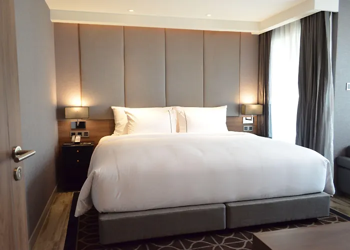 Hotel Ayathorn 4*