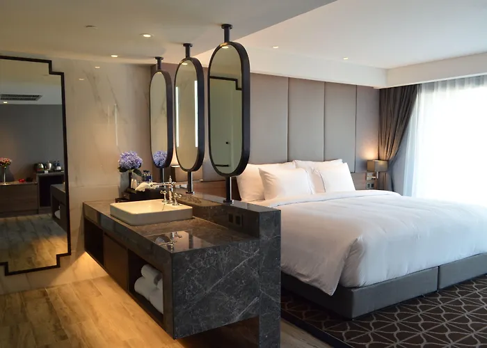 Hotel Ayathorn 4*